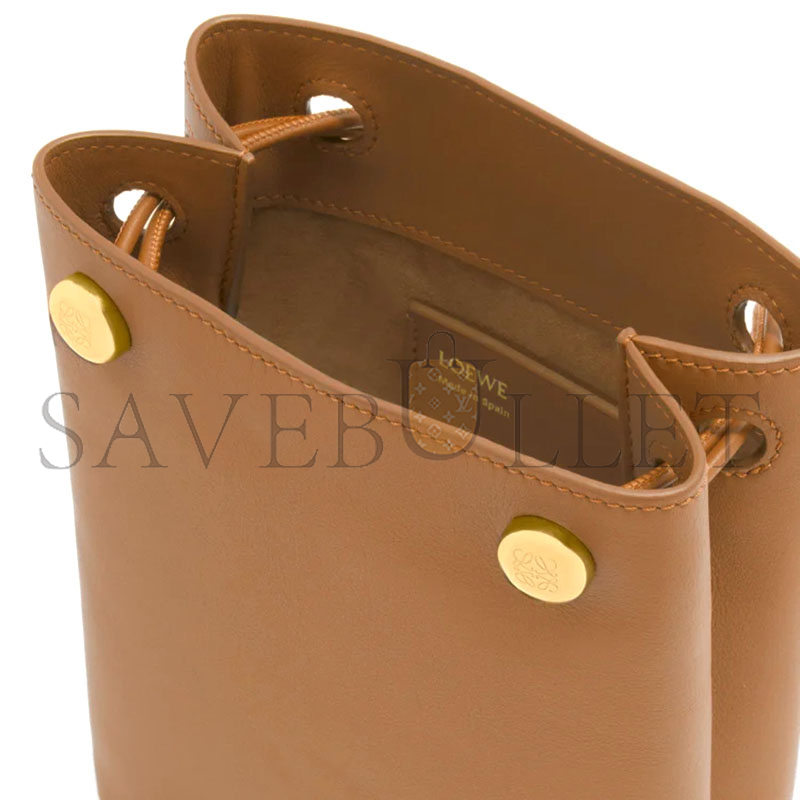 LOEWE PEBBLE POUCH IN SMOOTH CALFSKIN CANBSPPX01 (17*21.5*7cm) LOEWE PEBBLE POUCH IN SMOOTH CALFSKIN CANBSPPX01 (17*21.5*7cm)